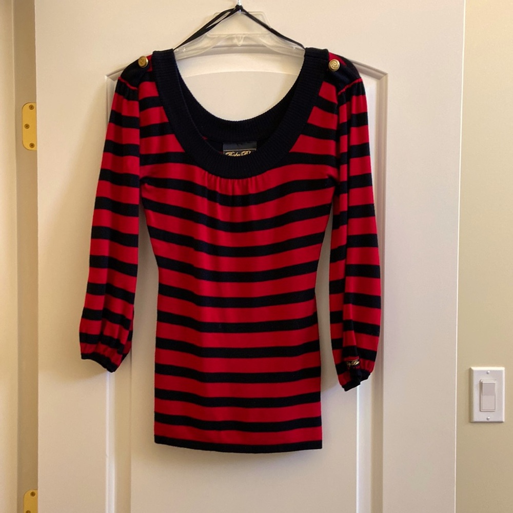 Red & black scoop neck top in size M
